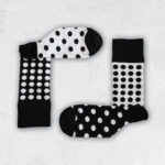 Socken_dots_black_and_white